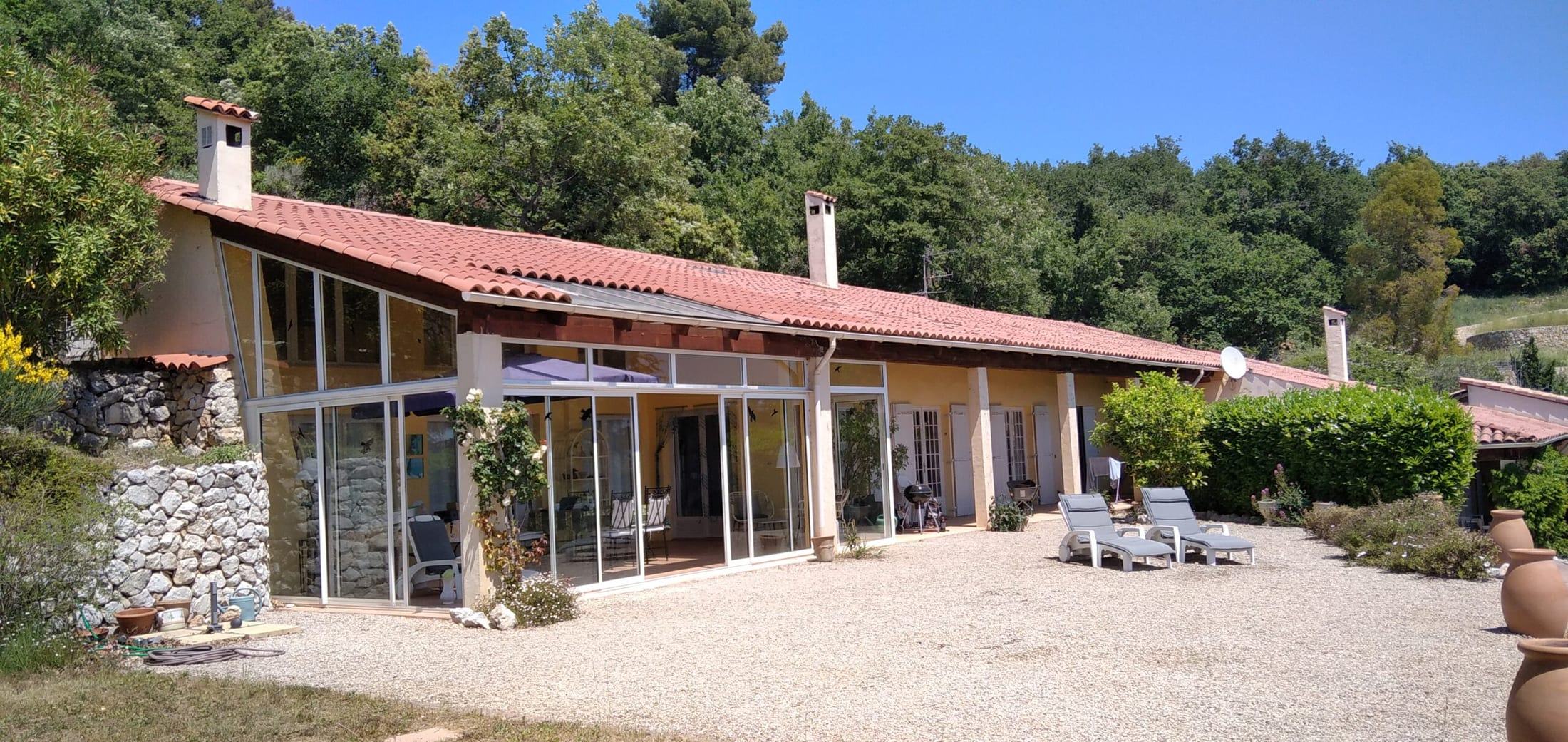 Extérieur de la véranda avec terrasse