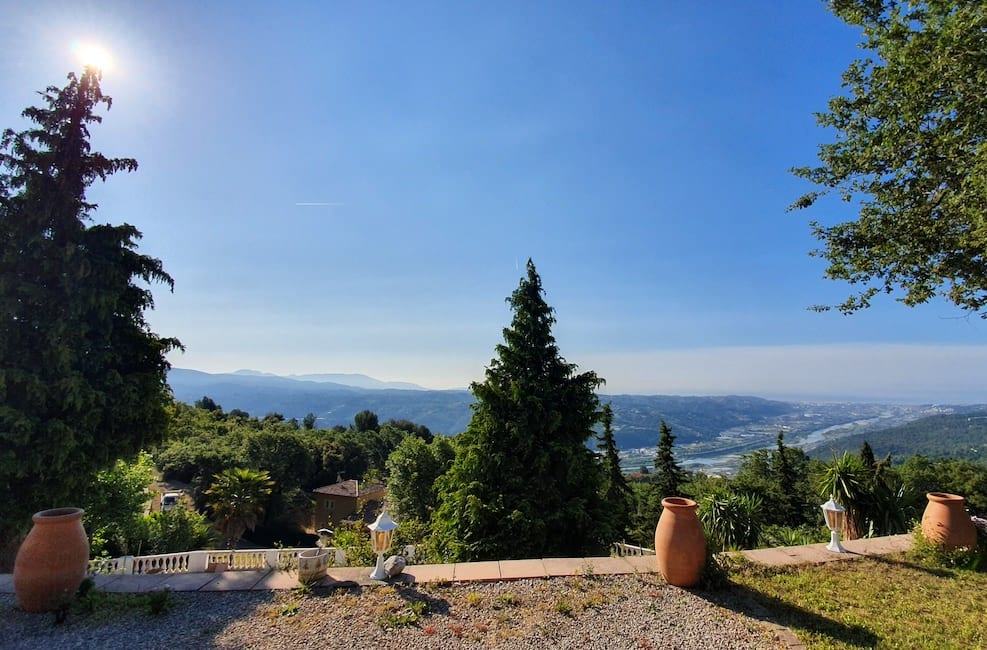 Vue sur les collines jusqu’à la côte